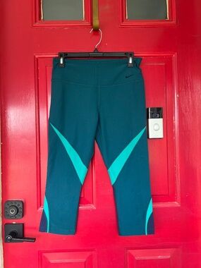 Nike Women's DriFit Medium Capris Blue Workout Summer Gym Running Outdoors